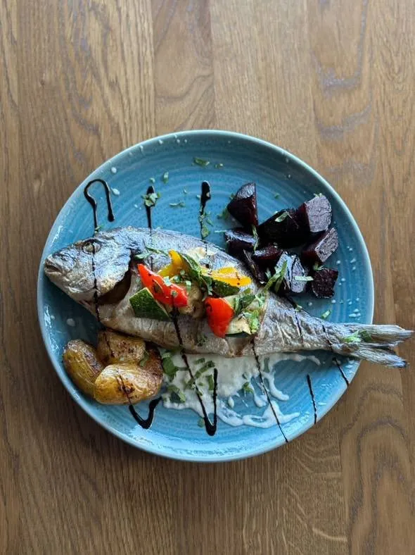 Fischgericht mit mediterranem Gemüse