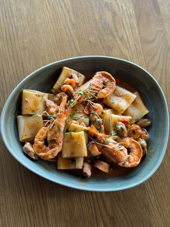 Paccheri mit Garnelen und Tomatensauce