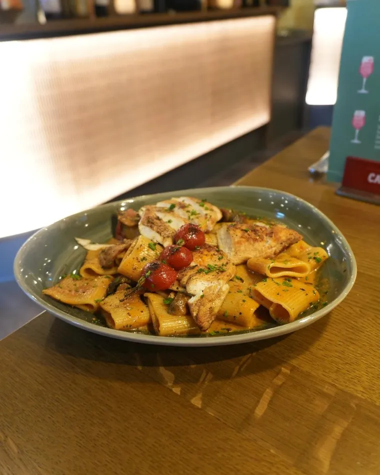 Frisch angerichtetes Pastagericht